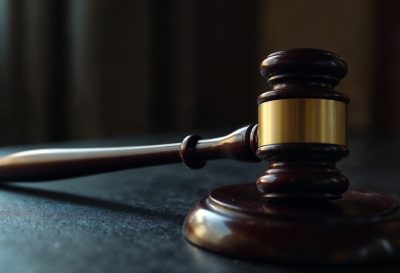 close-up-law-hammer